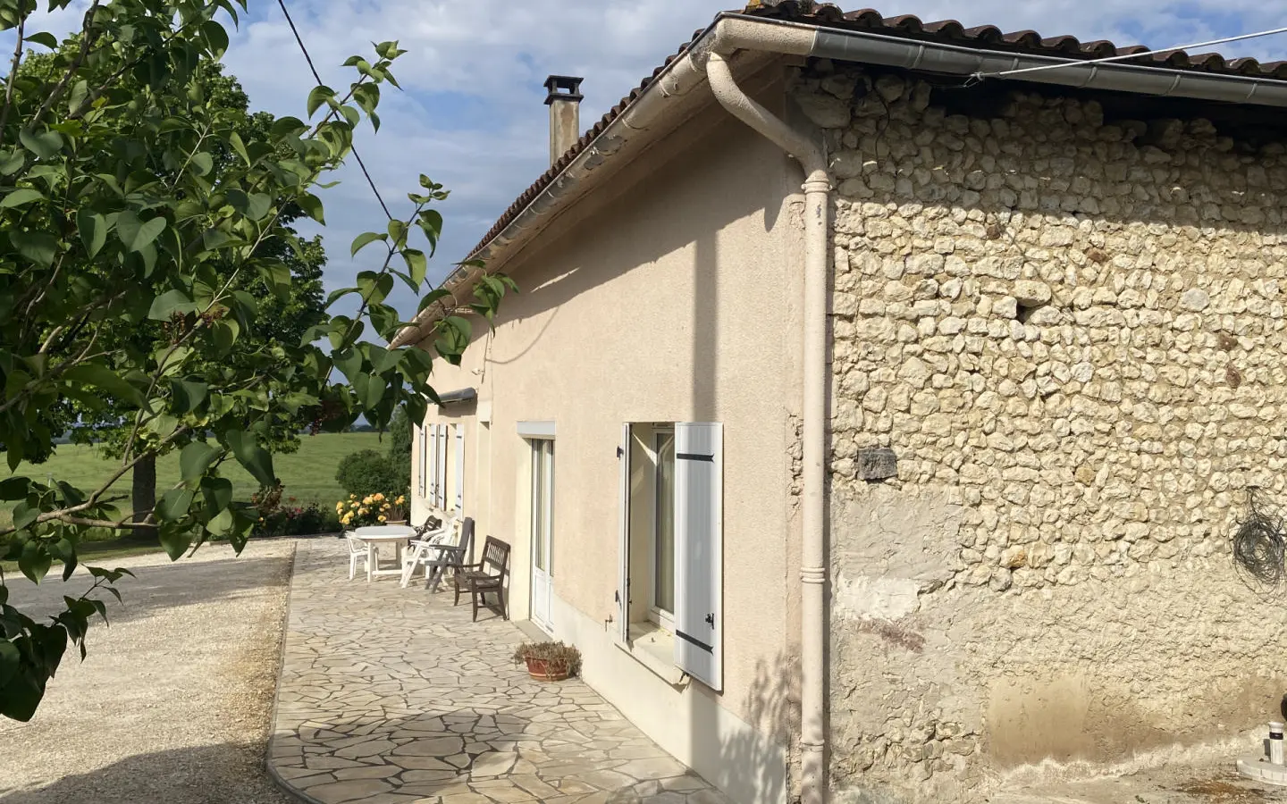 Country Property Of 190 M² With Views Near Chalais