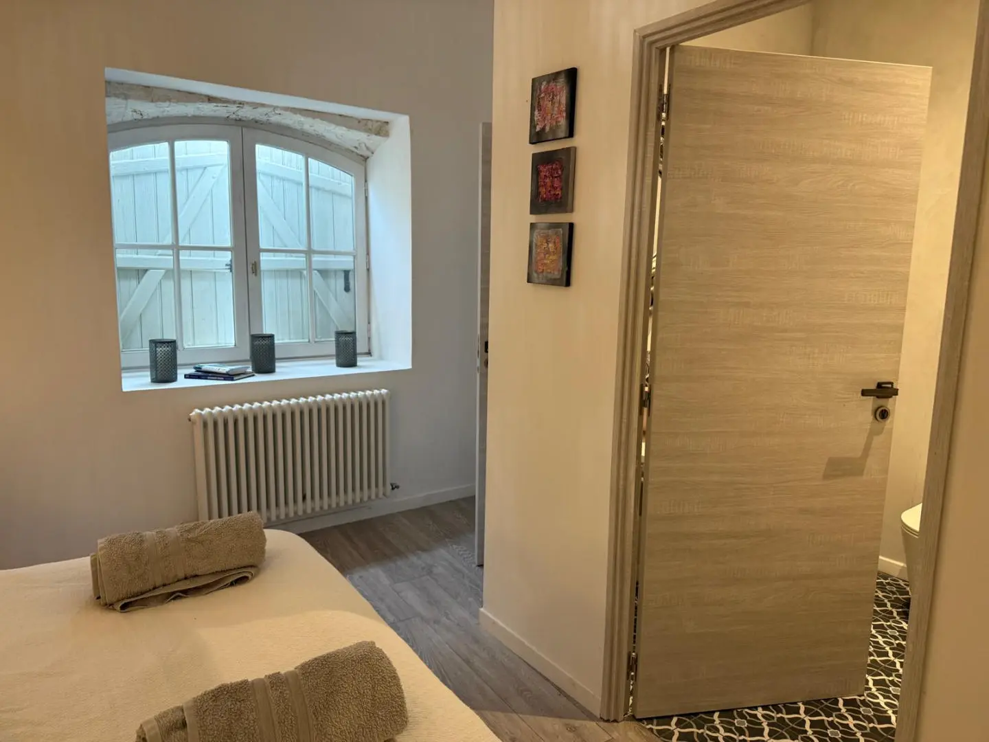 Логистика од 215 м² со историски карактеристики во Тусон, Шарант