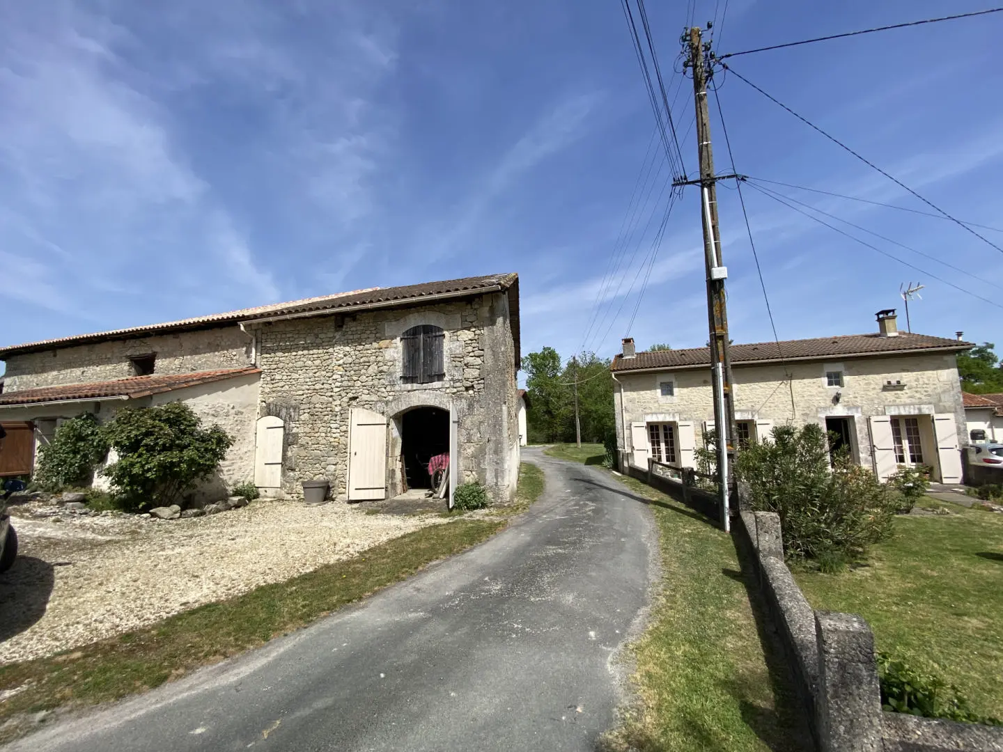 Cottage Of 0 M² With Development Potential In Brossac Area