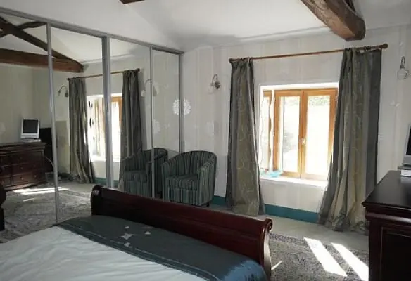 House Of 100 M² With 4 Beds, Riverside, Outbuildings, Views In Old Mill
