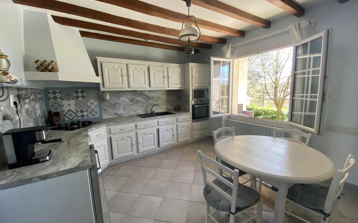 Apartment Of 80 M² With Shops And Railway Station Within Walking Distance In City Center