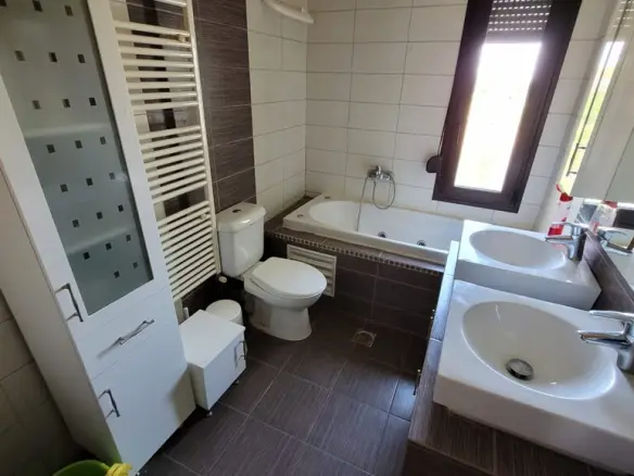 3-bedroom Villa In Thermi, Greece (167 M²)