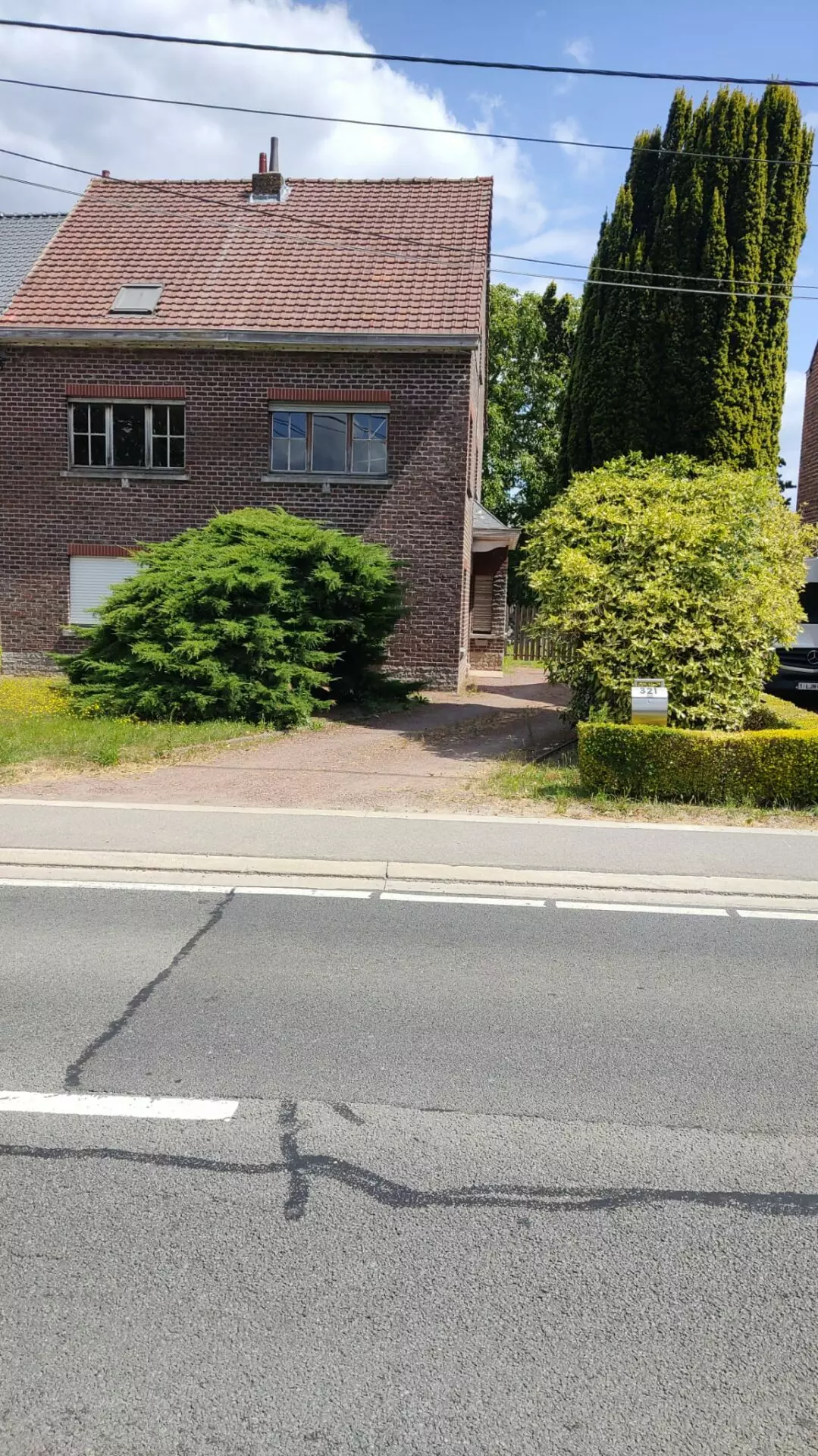 Spacious Family Home In A Quiet Area, Only About 15 Km From Brussels, With Large Garden, Parking, Attic And Basement,…