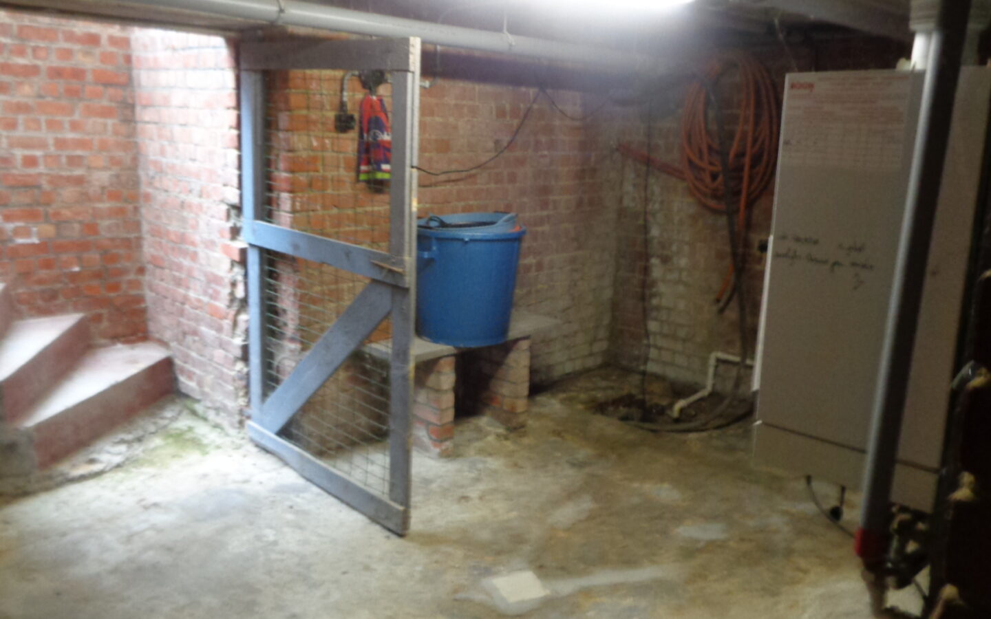 Spacious Family Home In A Quiet Area, Only About 15 Km From Brussels, With Large Garden, Parking, Attic And Basement,…