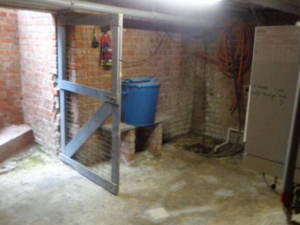 Spacious Family Home In A Quiet Area, Only About 15 Km From Brussels, With Large Garden, Parking, Attic And Basement,…