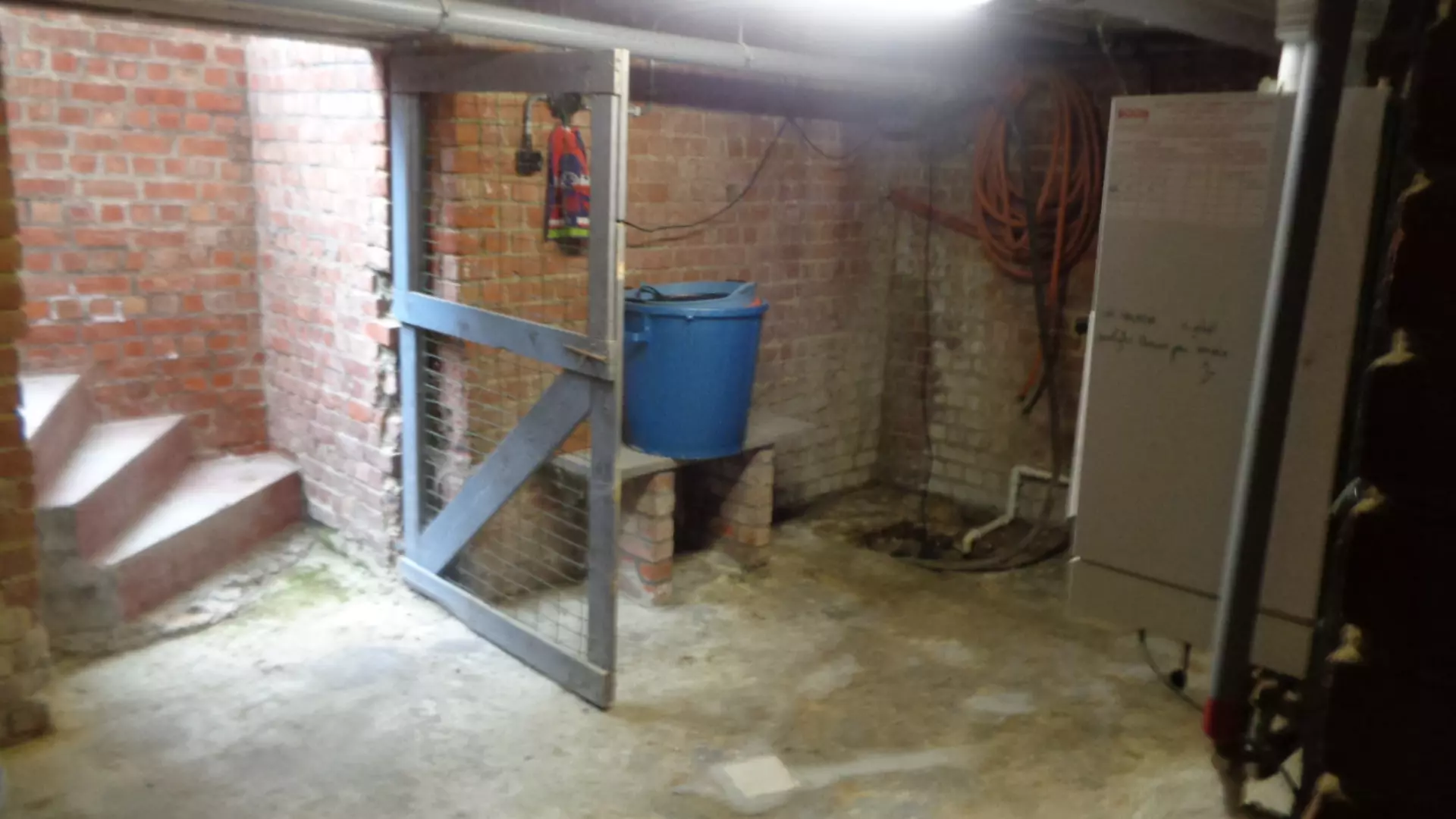 Spacious Family Home In A Quiet Area, Only About 15 Km From Brussels, With Large Garden, Parking, Attic And Basement,…