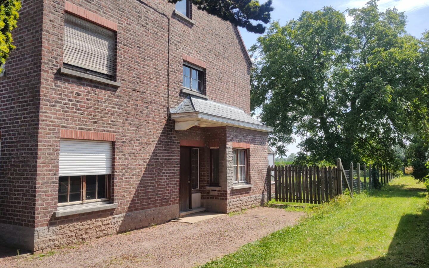 Spacious Family Home In A Quiet Area, Only About 15 Km From Brussels, With Large Garden, Parking, Attic And Basement,…