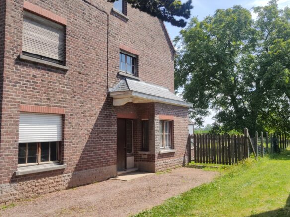 Spacious Family Home In A Quiet Area, Only About 15 Km From Brussels, With Large Garden, Parking, Attic And Basement,…