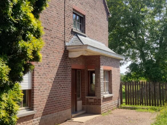 Spacious Family Home In A Quiet Area, Only About 15 Km From Brussels, With Large Garden, Parking, Attic And Basement,…