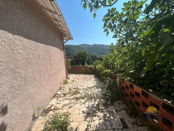 Country House Of 100 M² With Green And Quiet Area