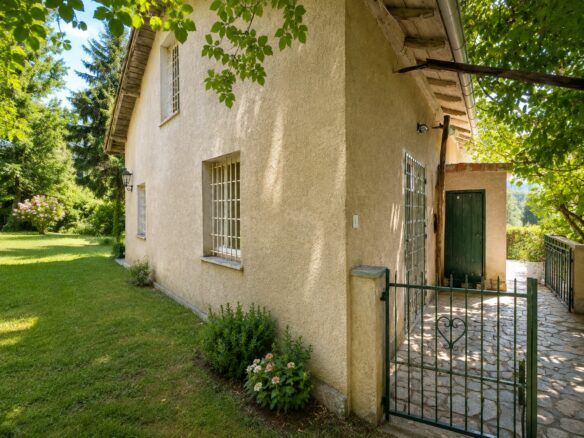 Country House Of 100 M² With Green And Quiet Area
