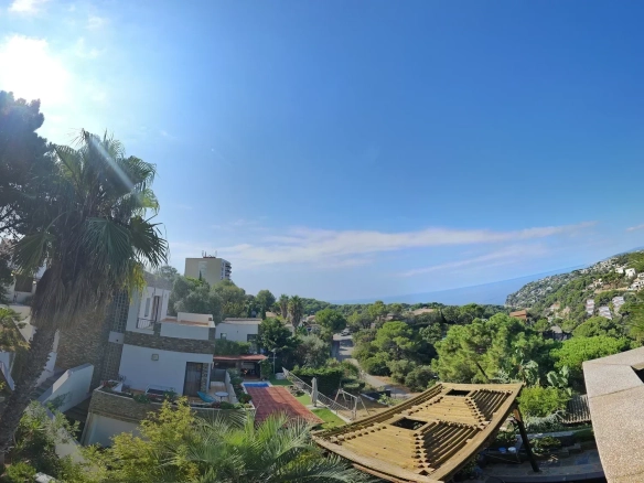 4-bedroom House In Lloret De Mar, Spain (273 M²)