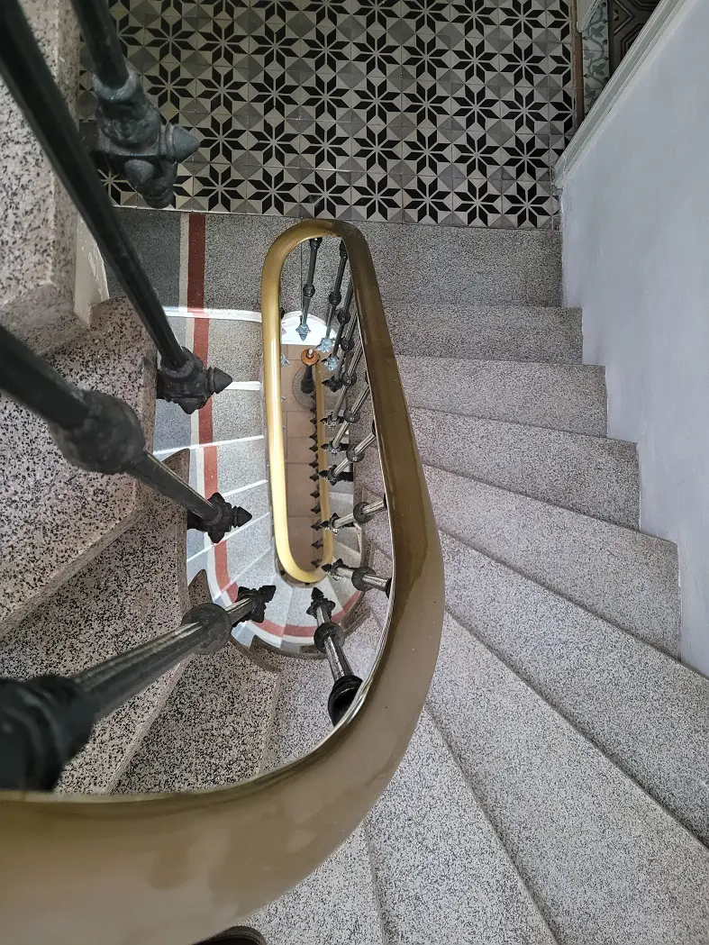 235 M² House Available In Autignac, France