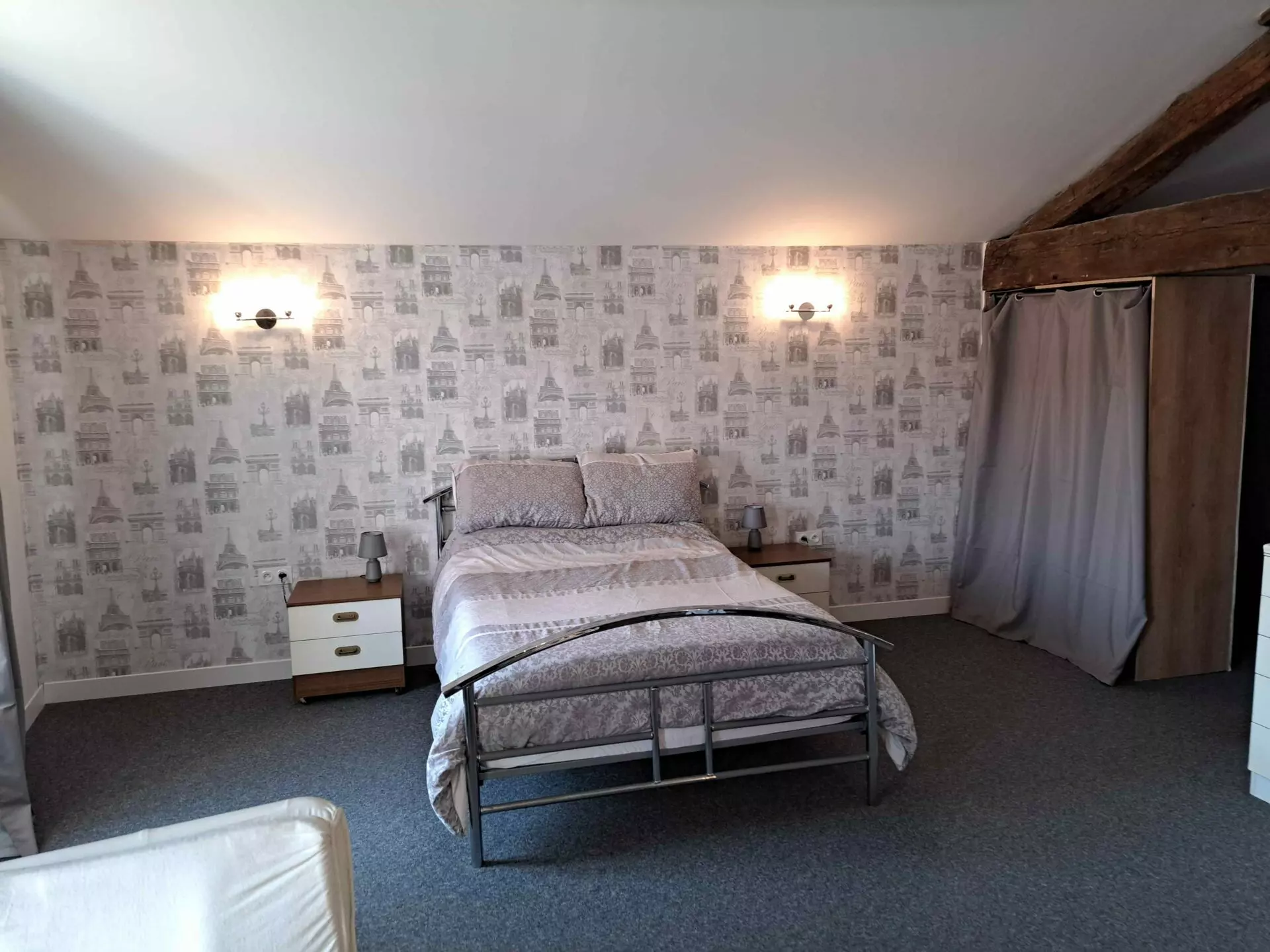 House Of 6 Bedrooms With Renovated Features In [location]