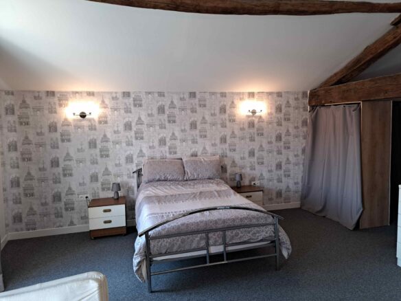 House Of 6 Bedrooms With Renovated Features In [location]