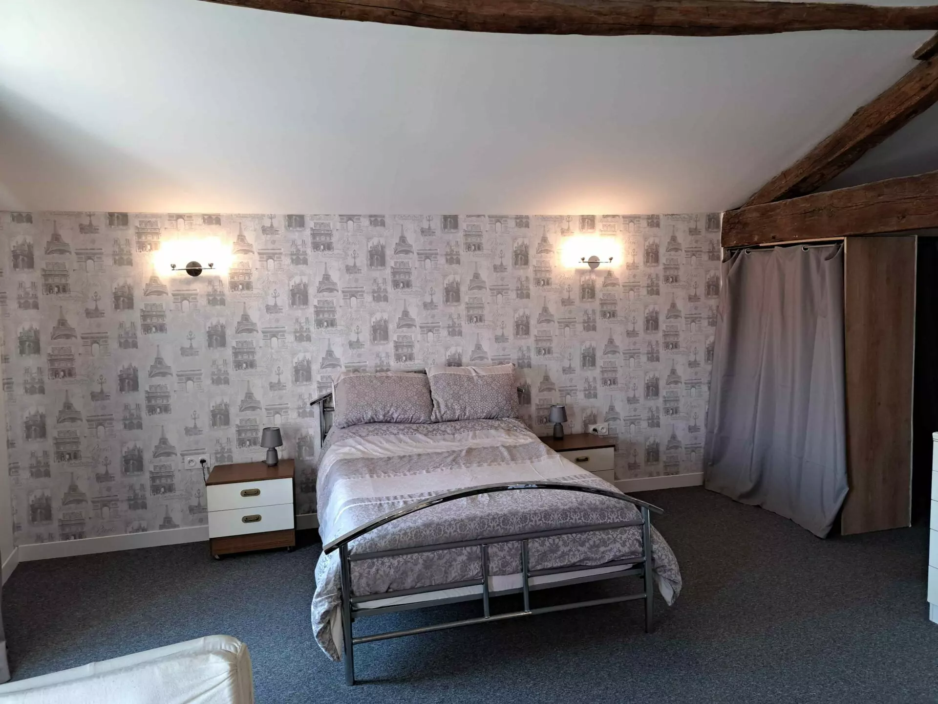 House Of 6 Bedrooms With Renovated Features In [location]