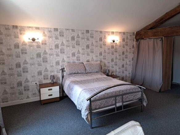 House Of 6 Bedrooms With Renovated Features In [location]
