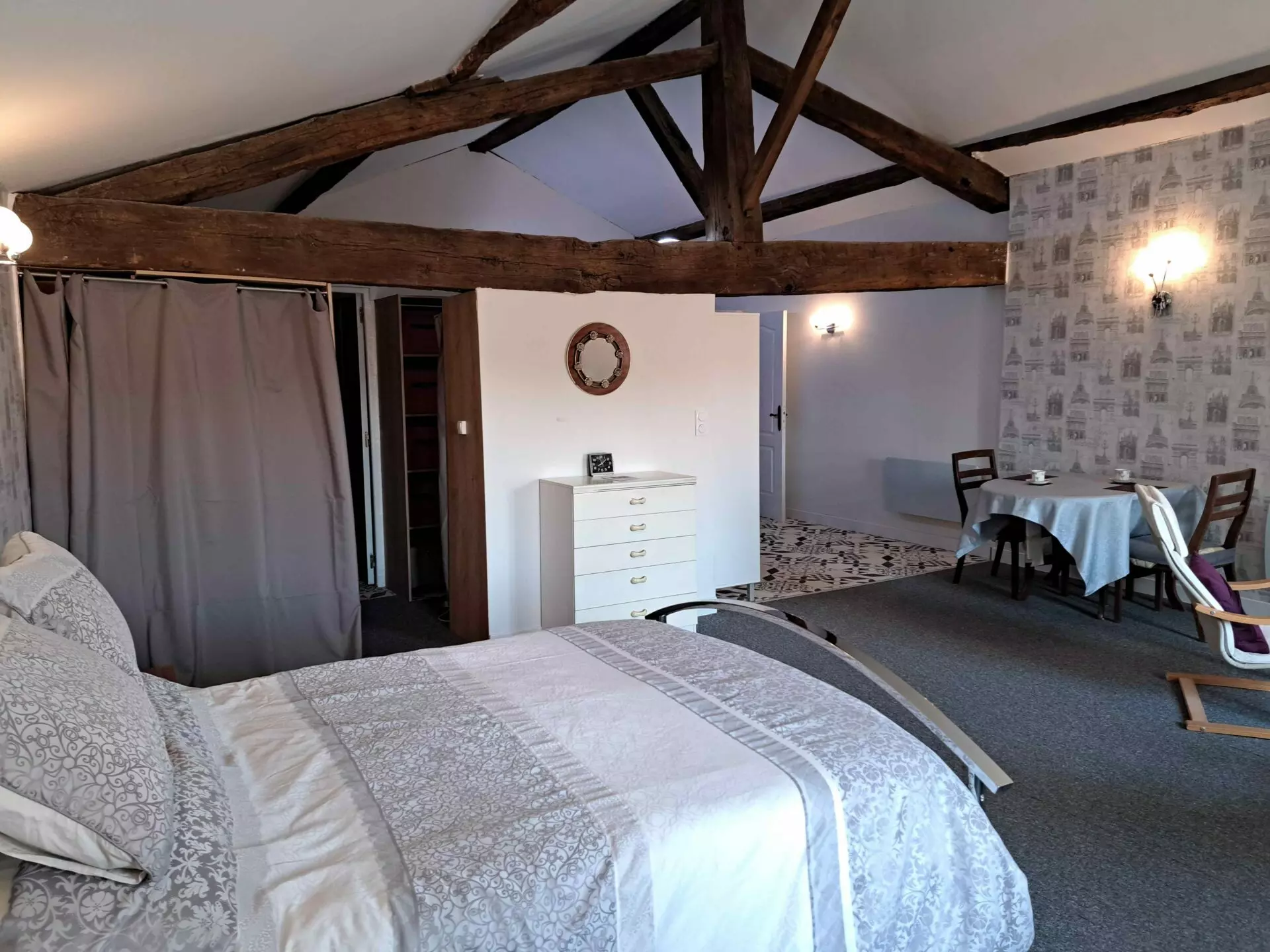 House Of 6 Bedrooms With Renovated Features In [location]