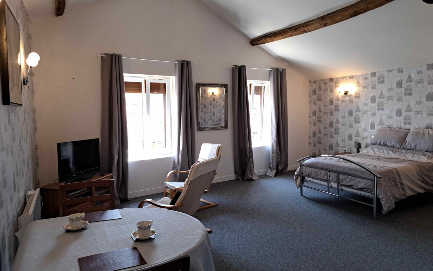House Of 6 Bedrooms With Renovated Features In [location]
