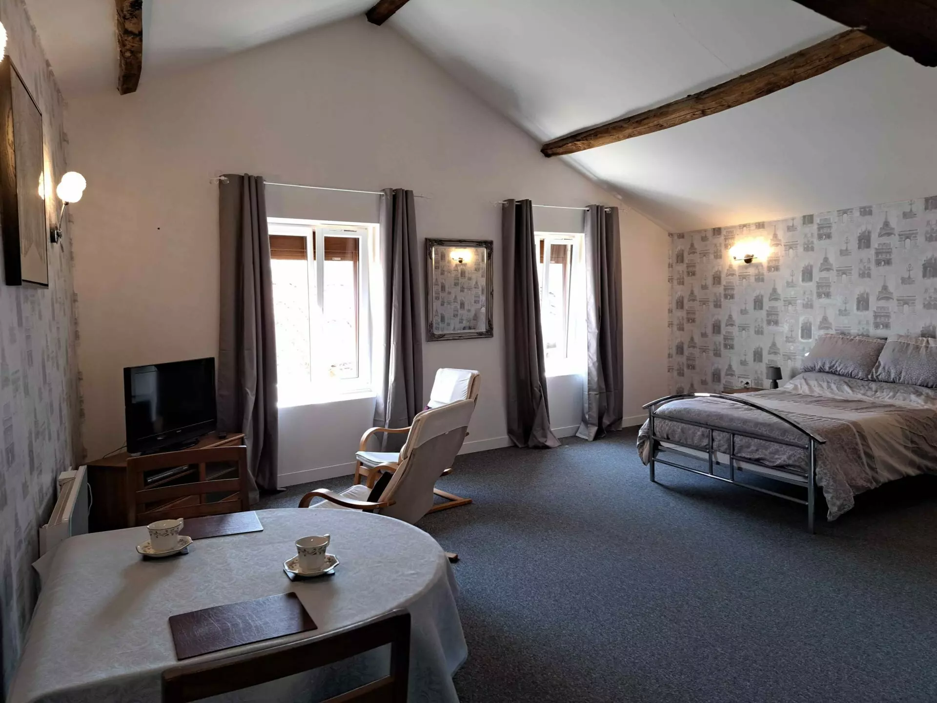 House Of 6 Bedrooms With Renovated Features In [location]