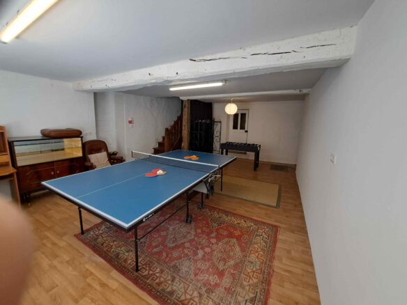 House Of 6 Bedrooms With Renovated Features In [location]