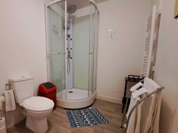 House Of 6 Bedrooms With Renovated Features In [location]