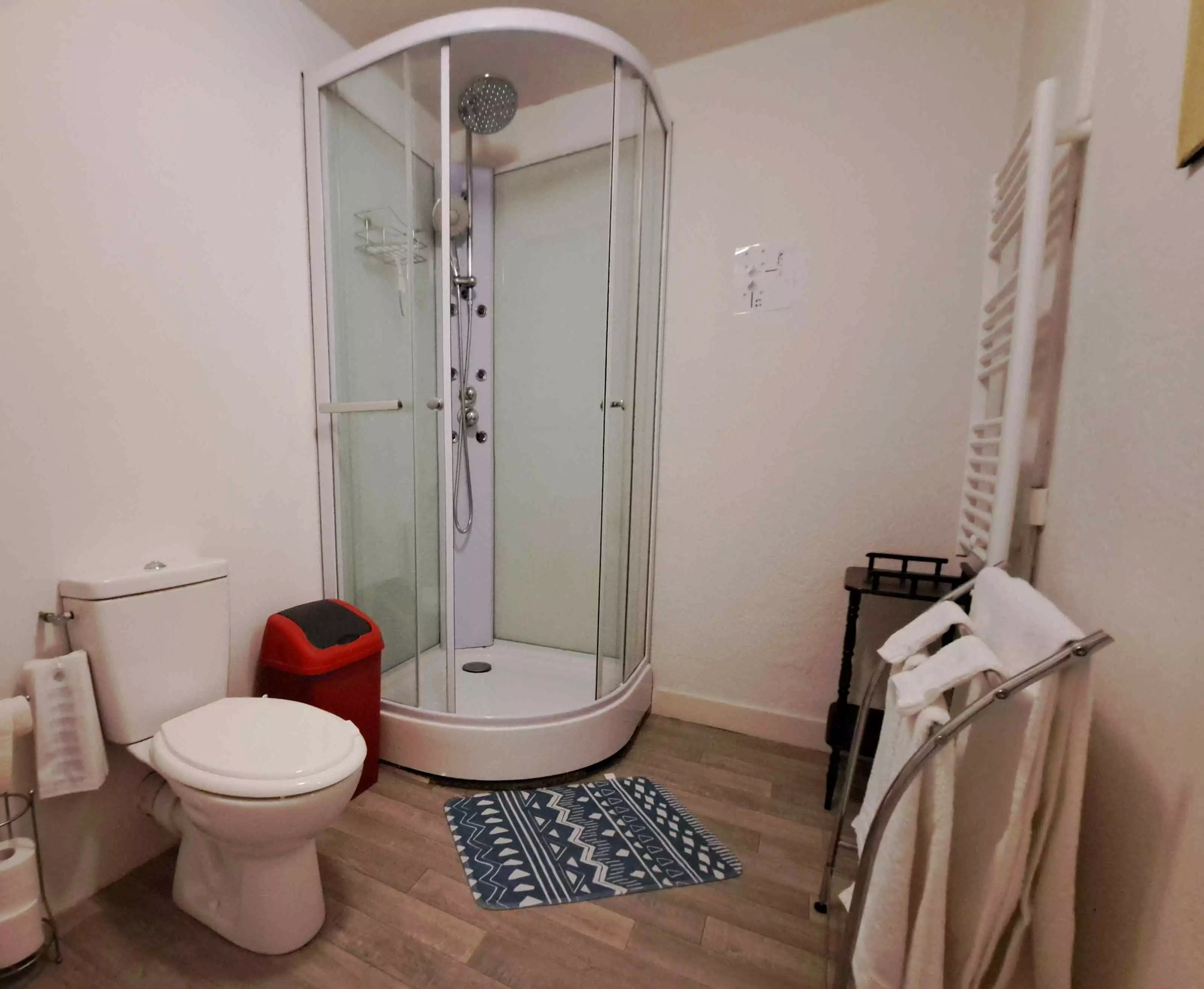 House Of 6 Bedrooms With Renovated Features In [location]