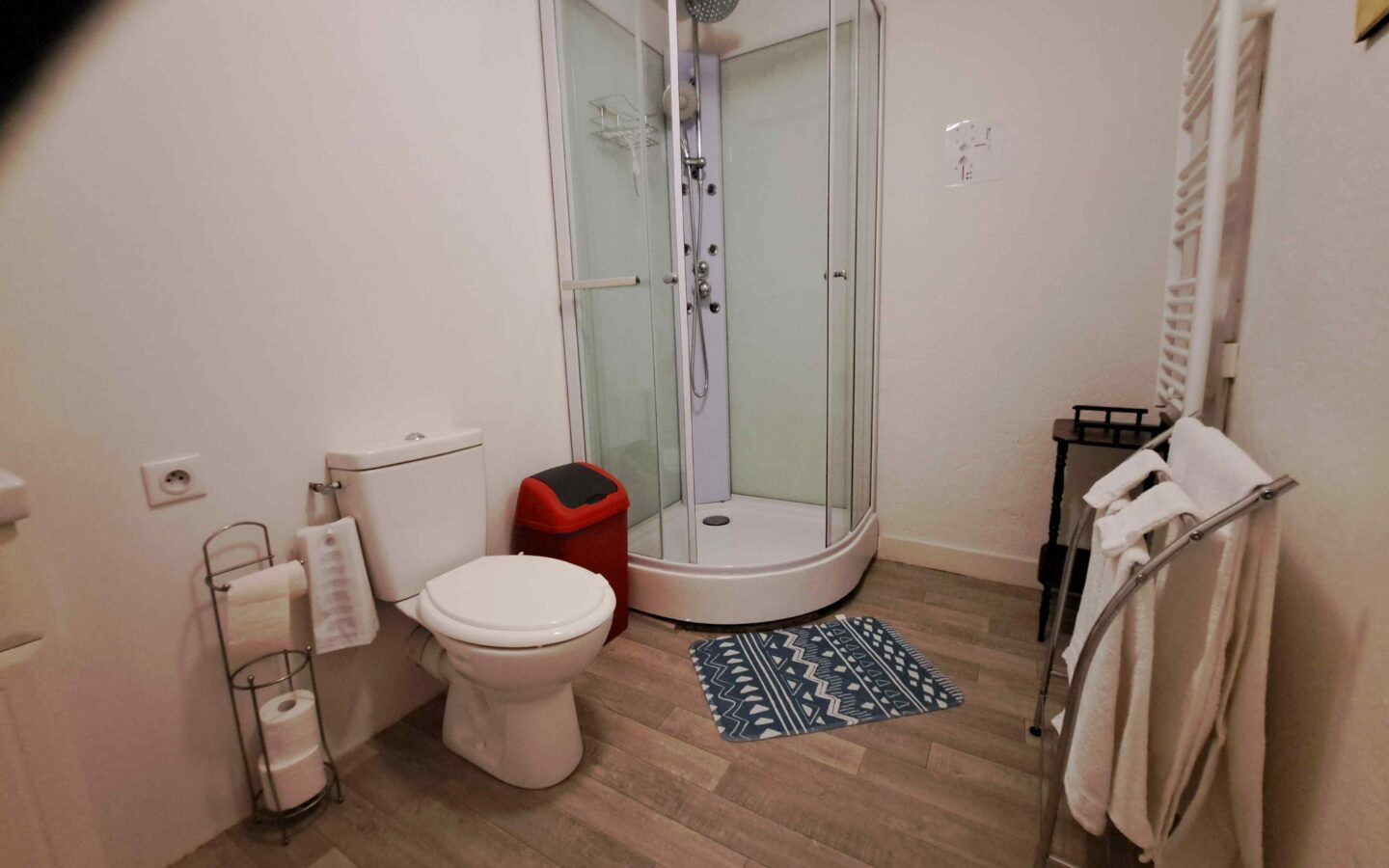 House Of 6 Bedrooms With Renovated Features In [location]