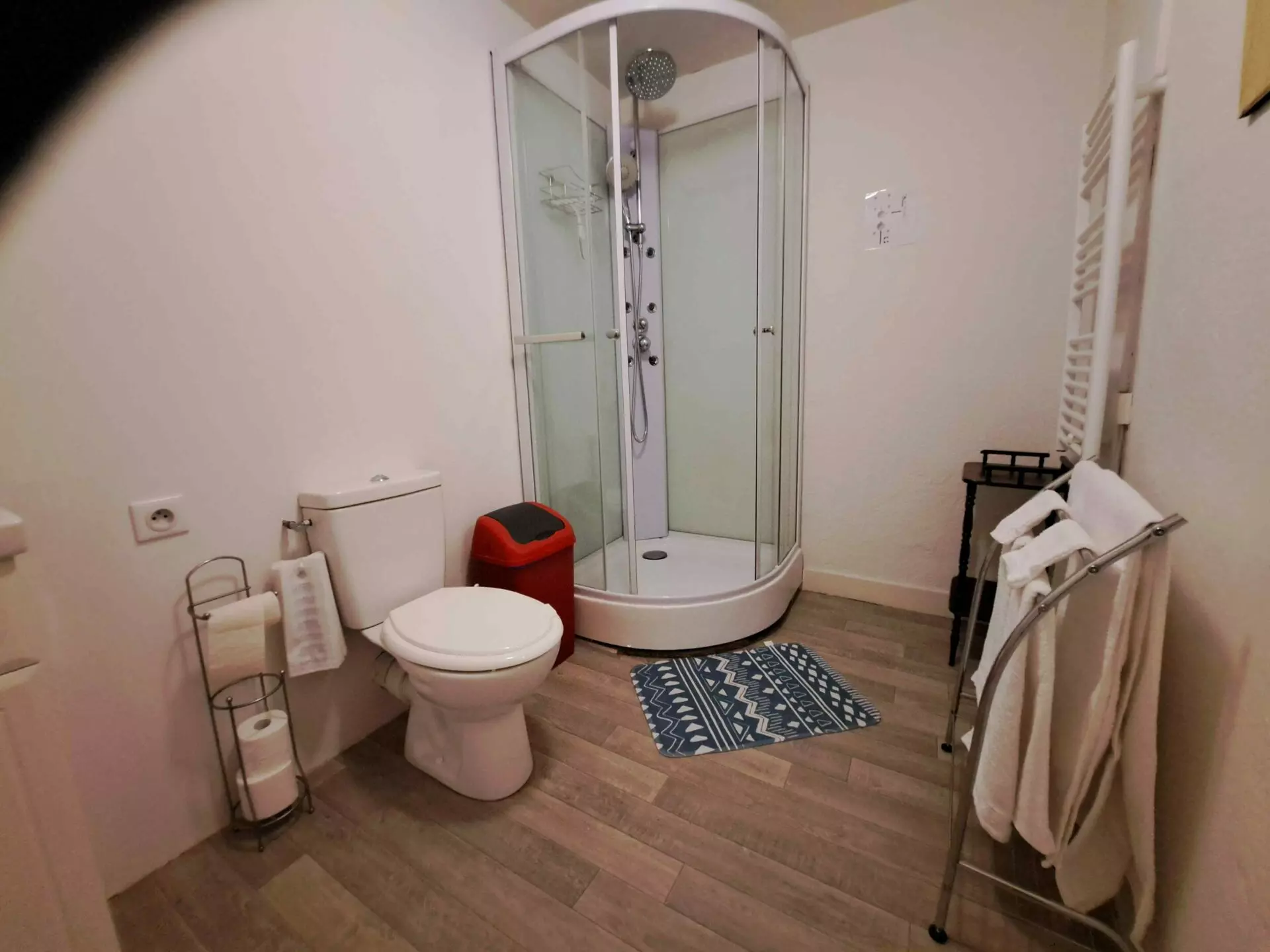 House Of 6 Bedrooms With Renovated Features In [location]