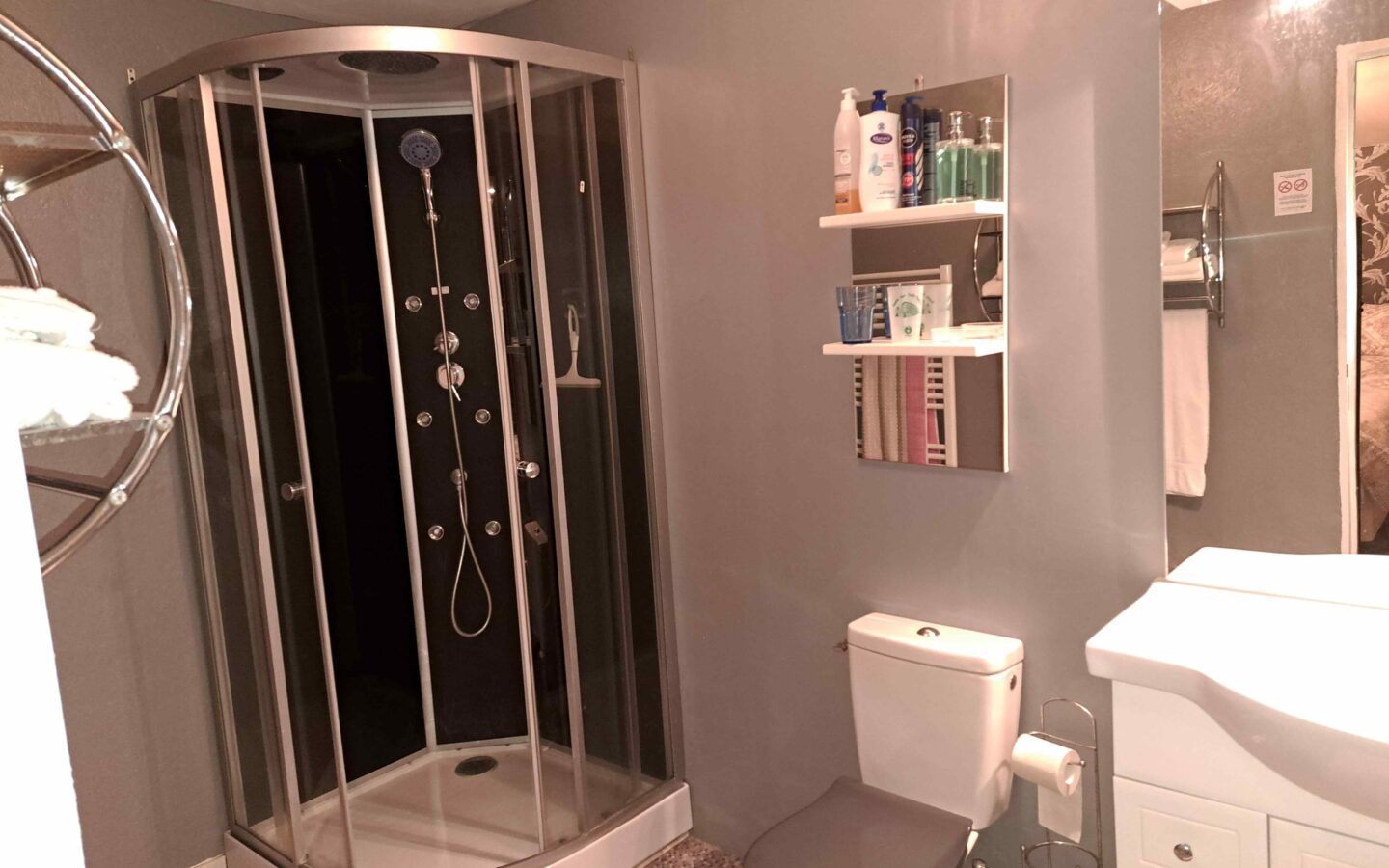 House Of 6 Bedrooms With Renovated Features In [location]