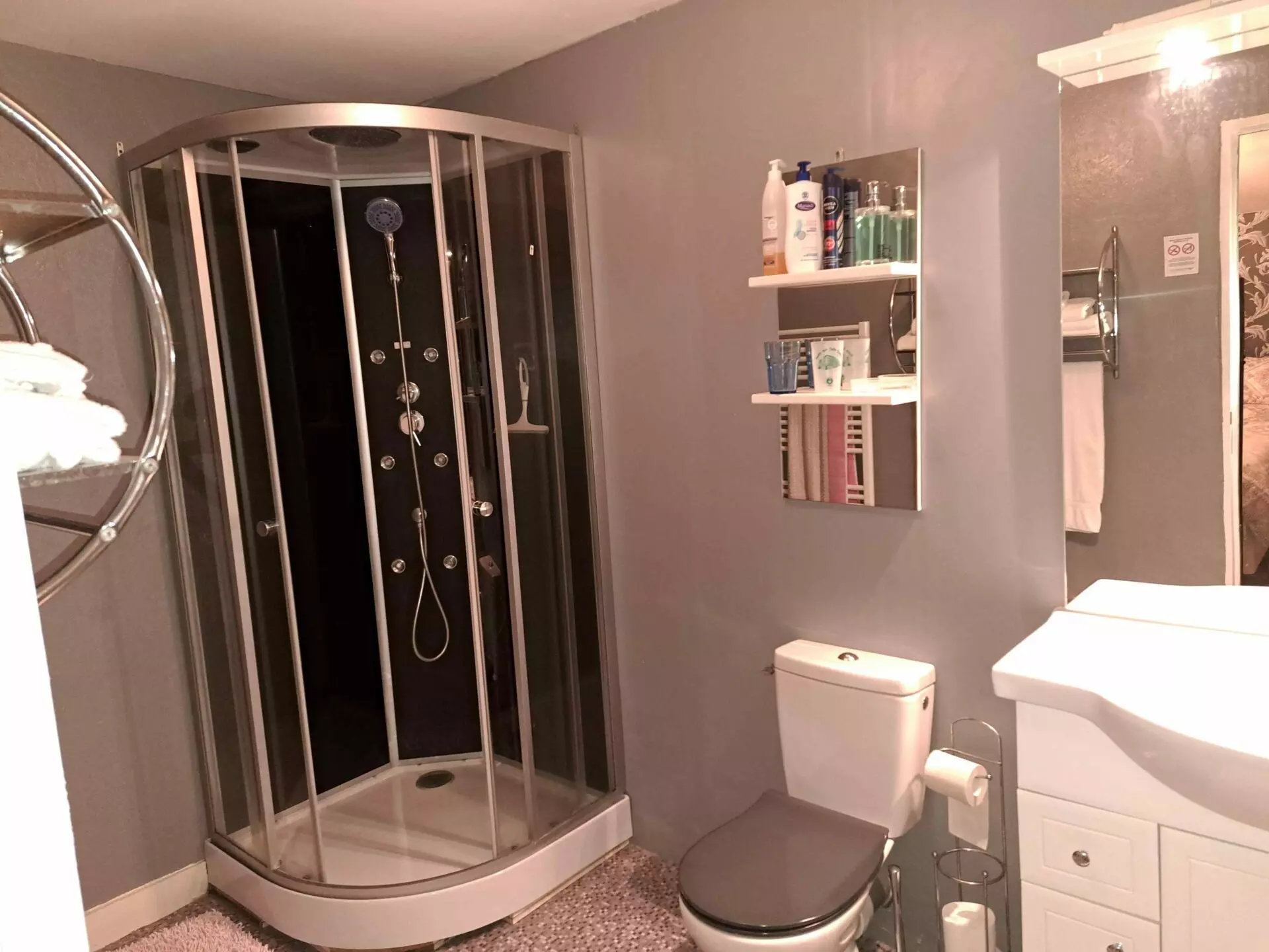 House Of 6 Bedrooms With Renovated Features In [location]