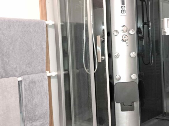 House Of 6 Bedrooms With Renovated Features In [location]