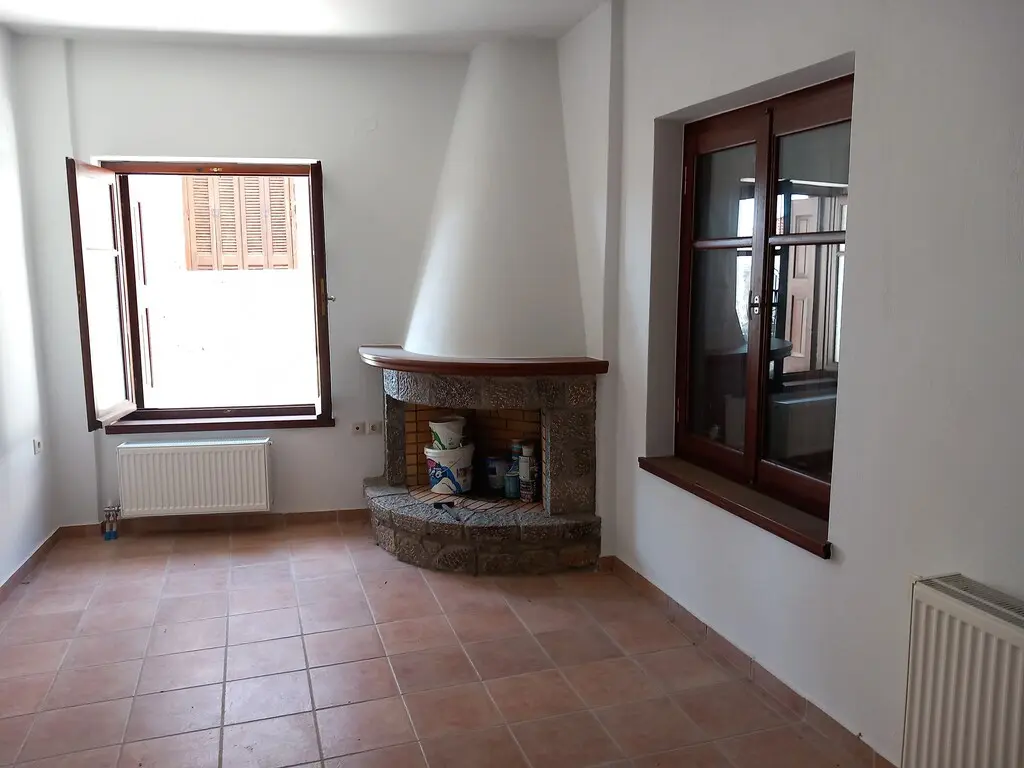 Building Of 183 M² In Arachova