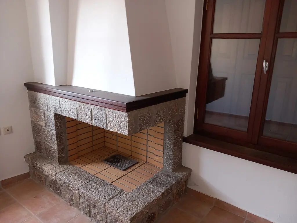 Building Of 183 M² In Arachova