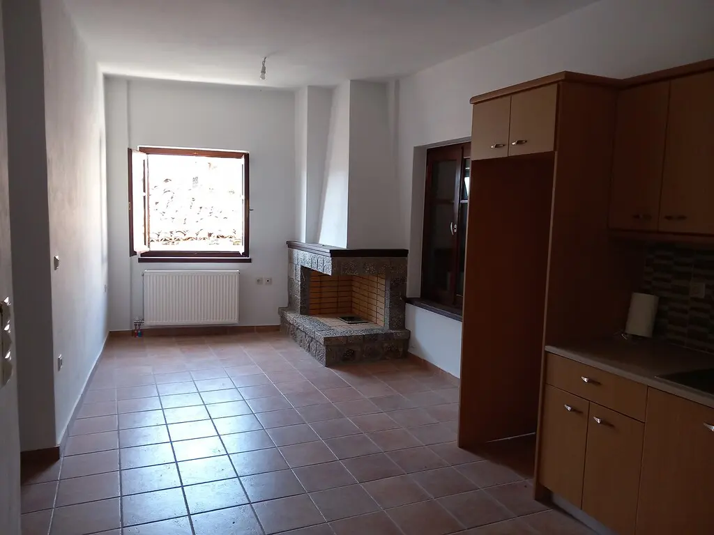 Building Of 183 M² In Arachova