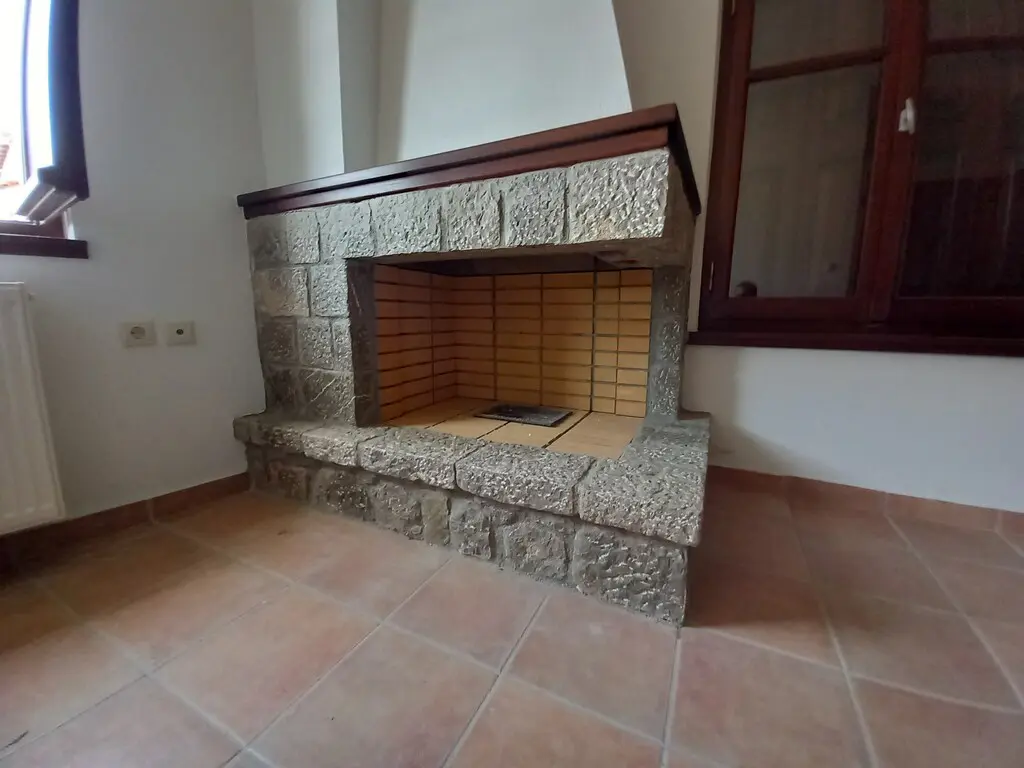 Building Of 183 M² In Arachova