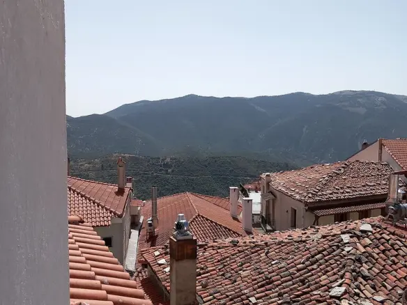 Building Of 183 M² In Arachova