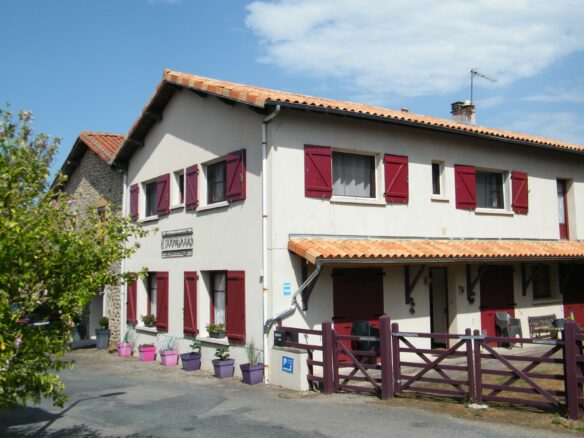 Versatile Detached And Fully-renovated 6-bedroom House