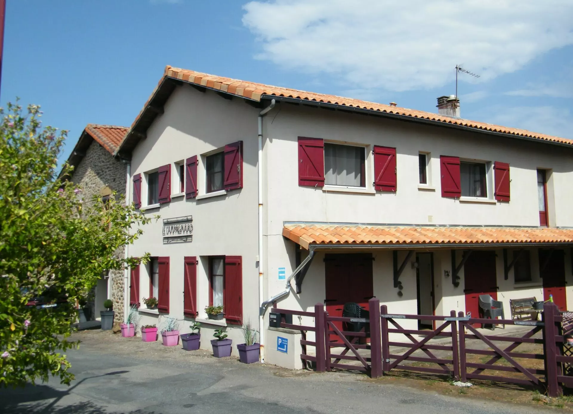 House Of 6 Bedrooms With Renovated Features In [location]