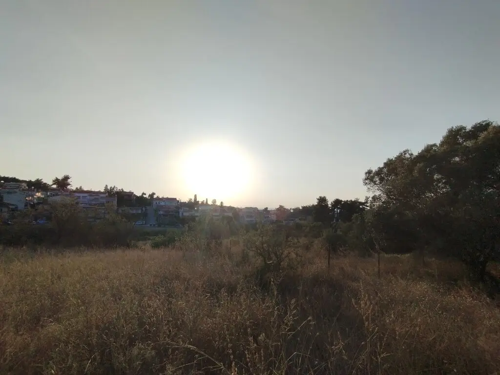 Land Of 825 M² In The Suburbs Of Thessaloniki