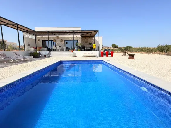 5-bedroom Detached Villa In Pinoso, Spain (255 M²)