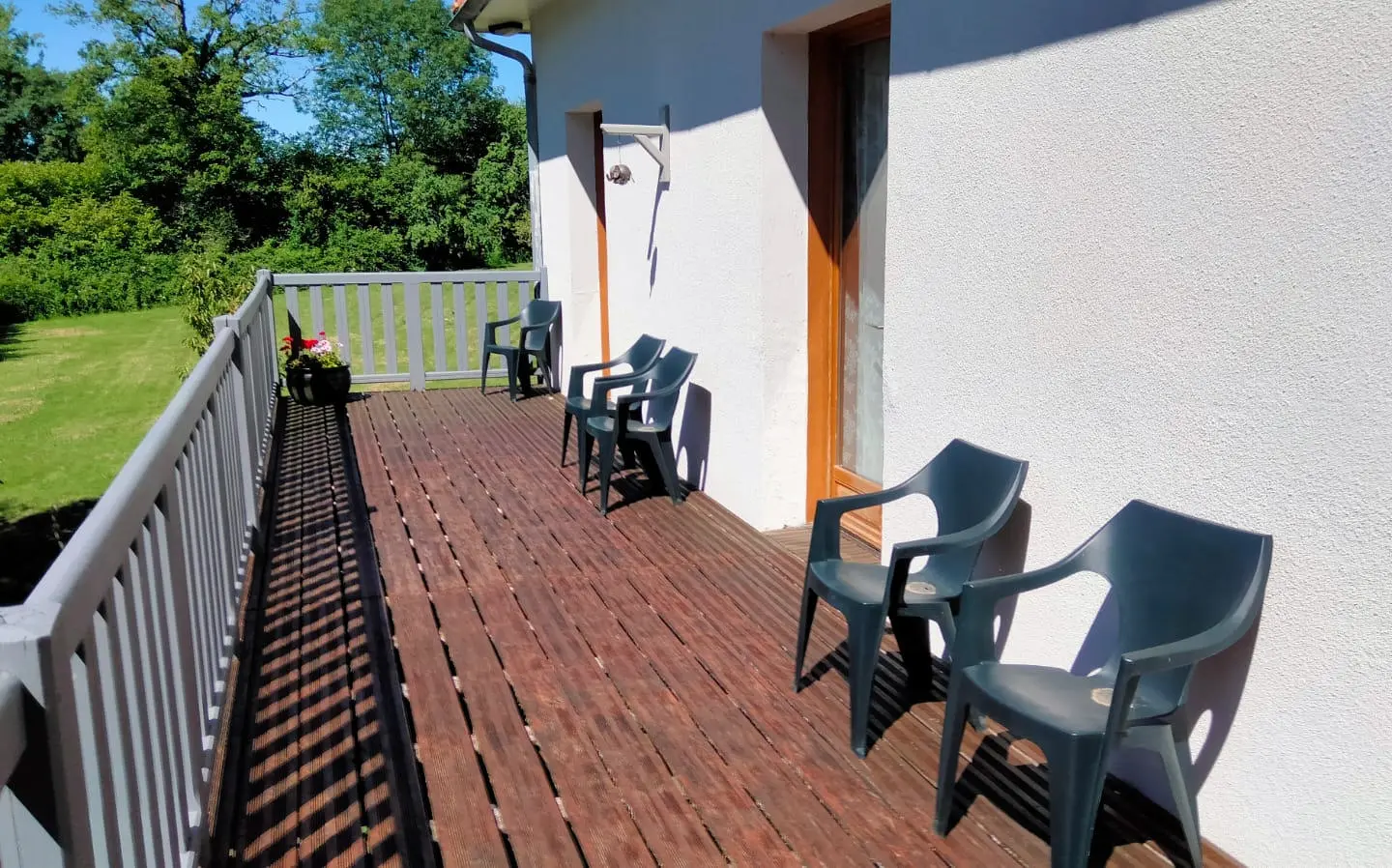 5-bedroom Country House In Pressac, France (156 M²)