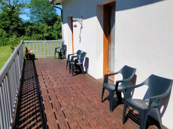5-bedroom Country House In Pressac, France (156 M²)