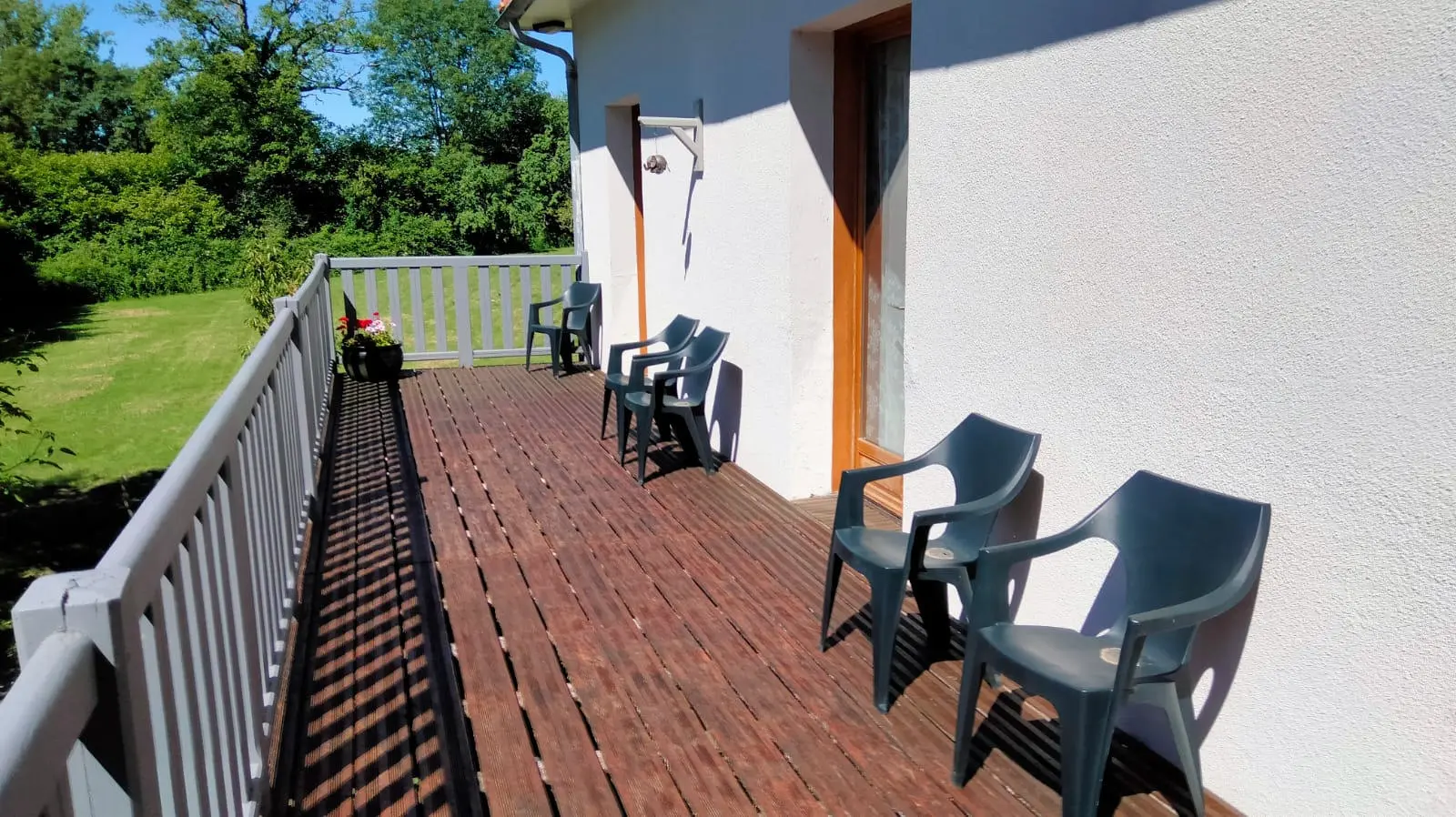 5-bedroom Country House In Pressac, France (156 M²)