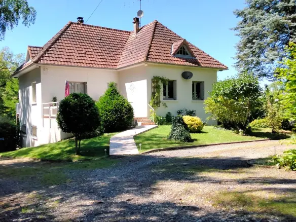 5-bedroom Country House In Pressac, France (156 M²)