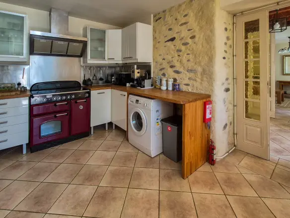 5-bedroom Country House In Soula, France (256 M²)
