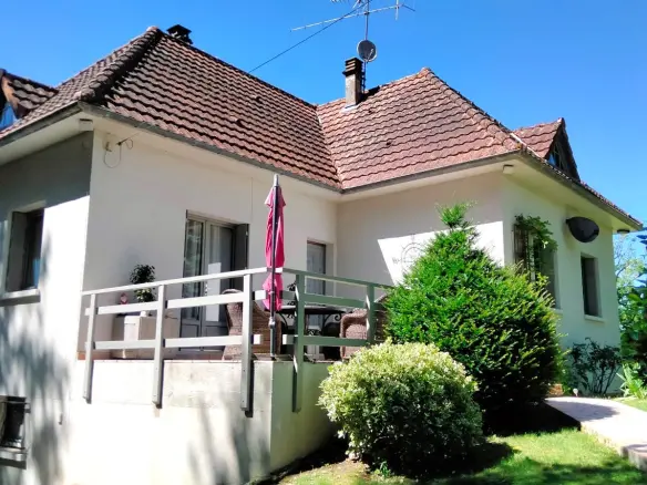 5-bedroom Country House In Pressac, France (156 M²)