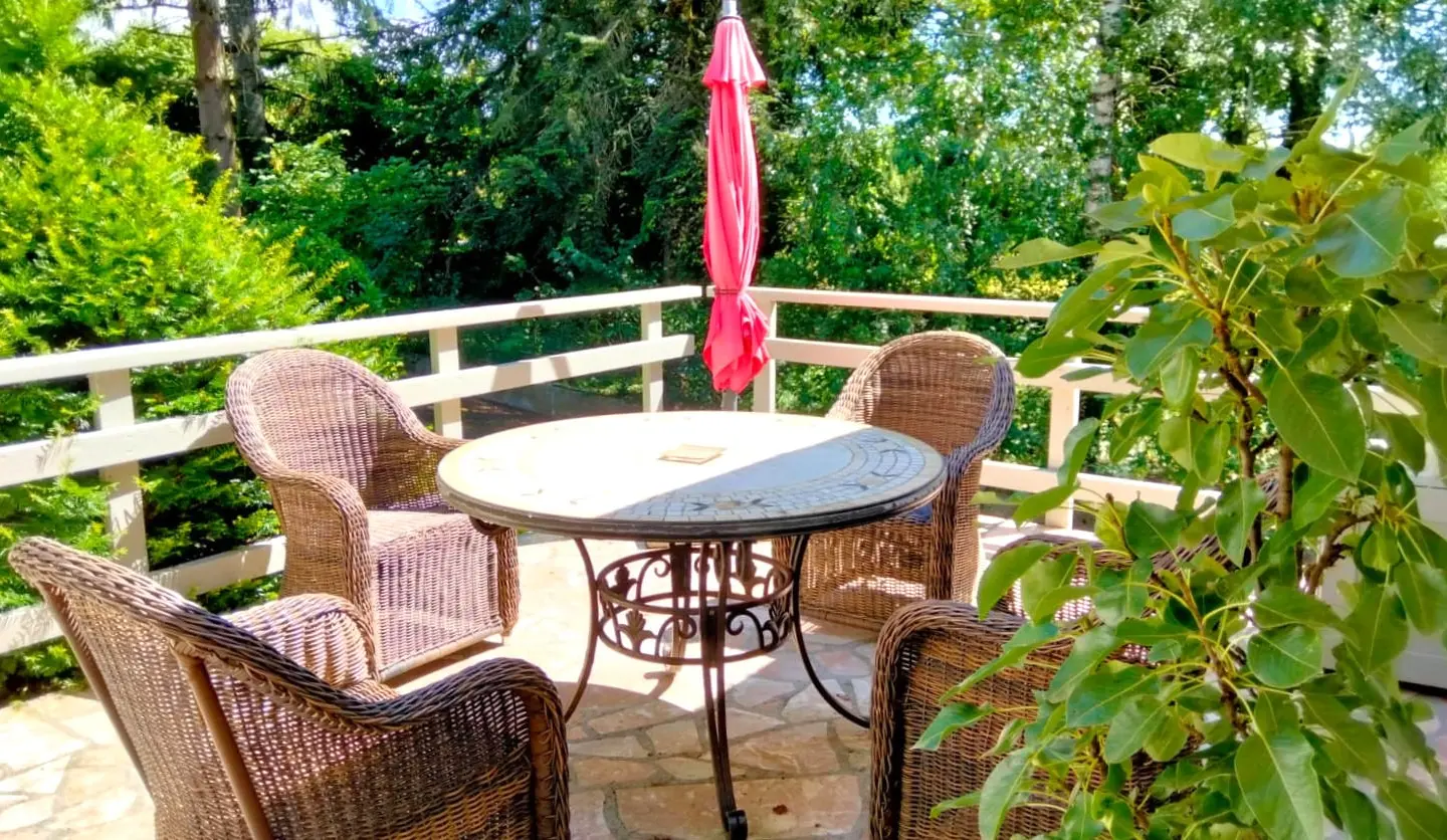 5-bedroom Country House In Pressac, France (156 M²)