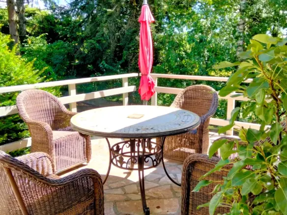 5-bedroom Country House In Pressac, France (156 M²)