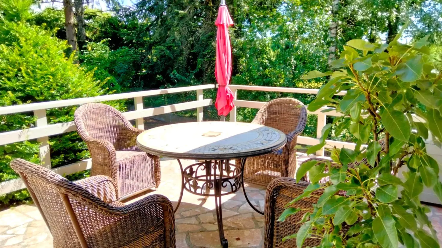 5-bedroom Country House In Pressac, France (156 M²)